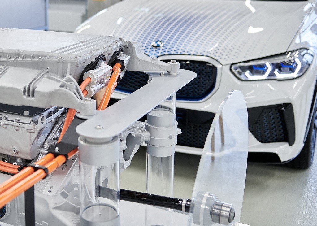 BMW promotes hydrogen technology with new model in 2022