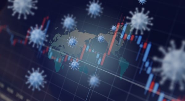 Weltkarte mit vielen Coronaviren im Vordergrund