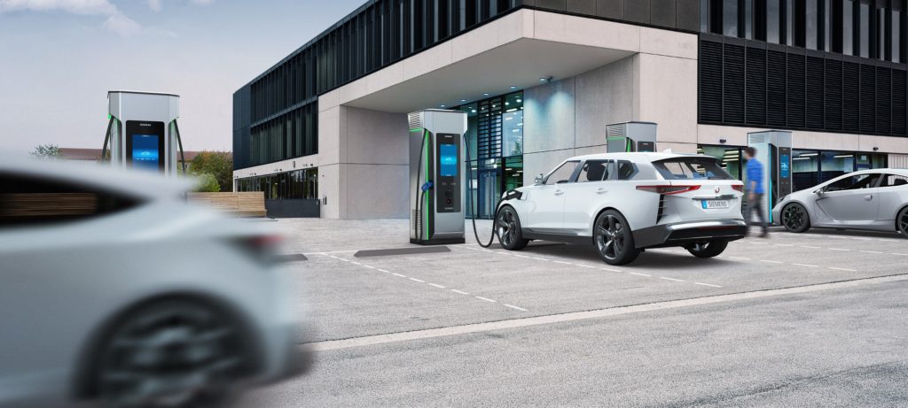 Autos an Elektro Tanksäulen