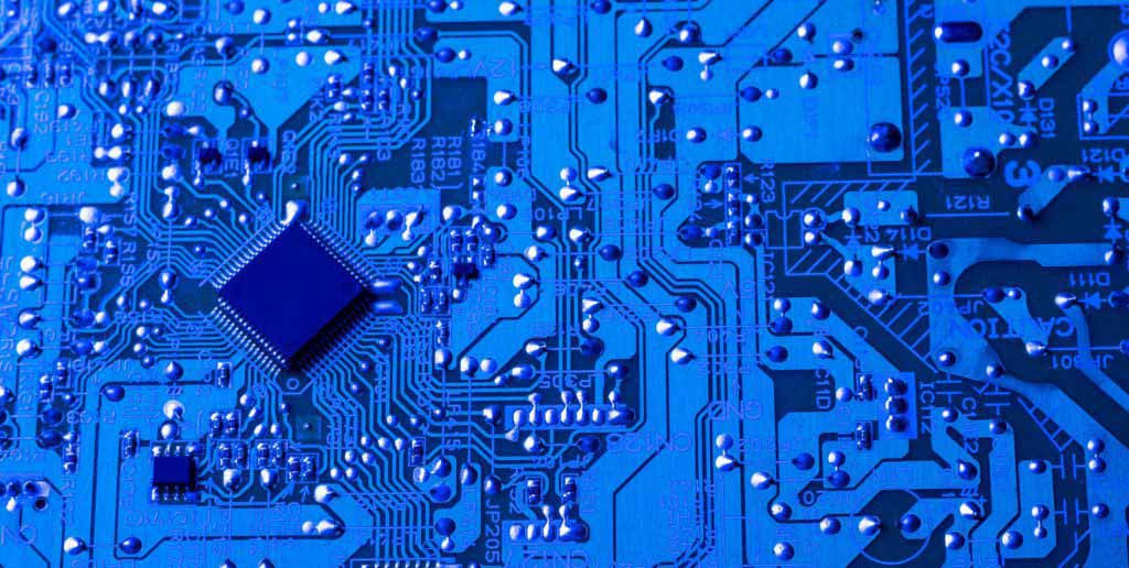 Blauer Elektrochip